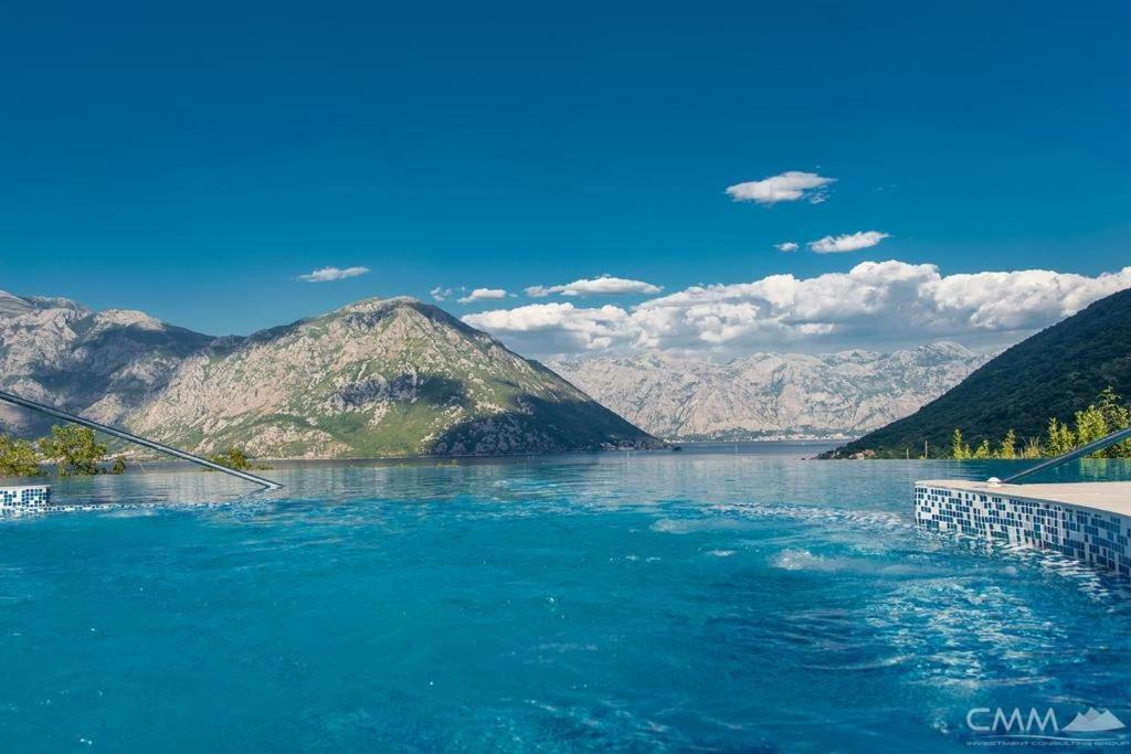 Luxury 1 Bedroom Apartment With Cozy Garden D2-2 In Morinj Kotor Exterior foto