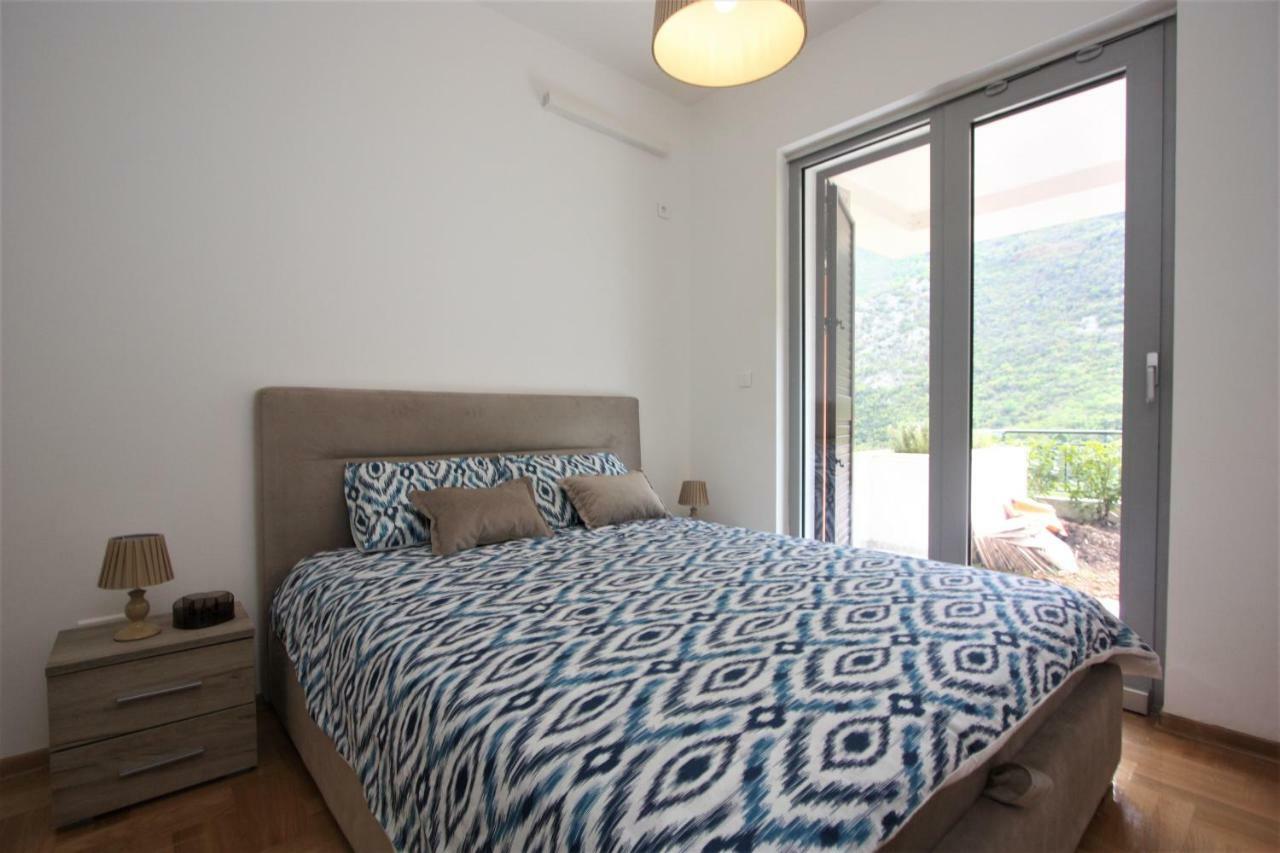 Luxury 1 Bedroom Apartment With Cozy Garden D2-2 In Morinj Kotor Exterior foto